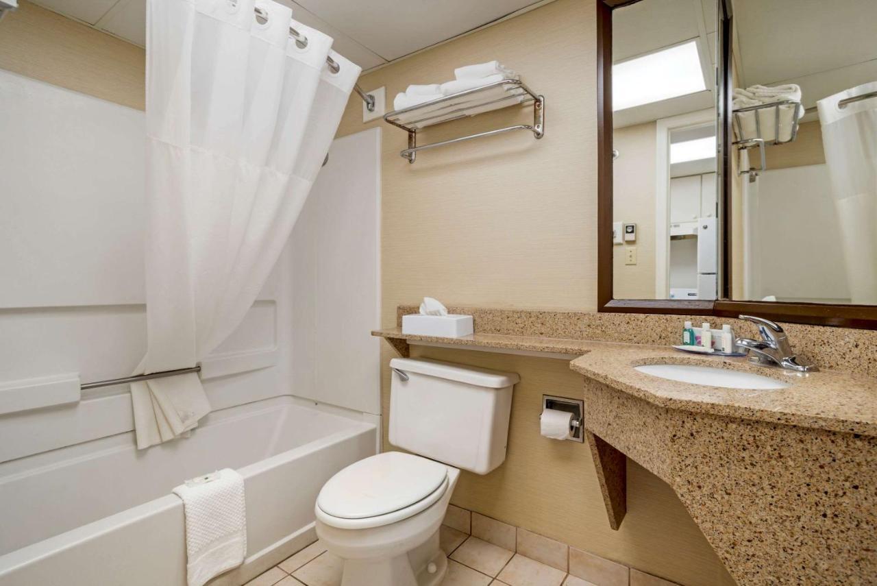 Quality Inn & Suites Oceanblock Ошен Сити Экстерьер фото